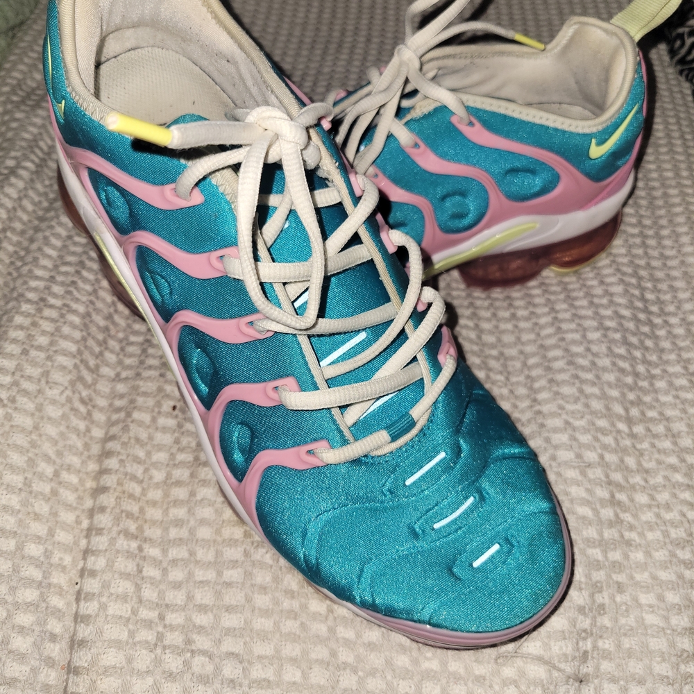 Nike Women's Multicolor Air VaporMax Plus Sneakers - Picture 4 of 8